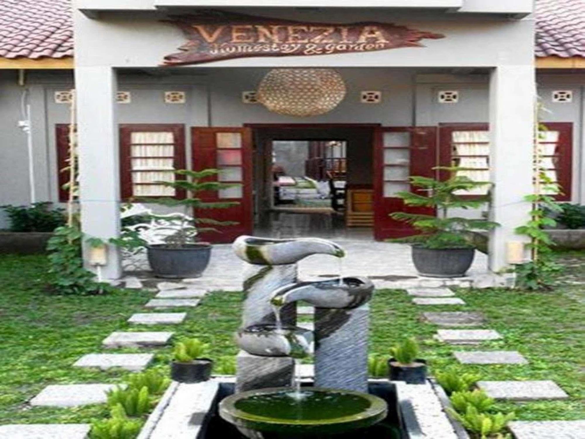 Venezia Homestay&Garden Yogyakarta Exterior foto