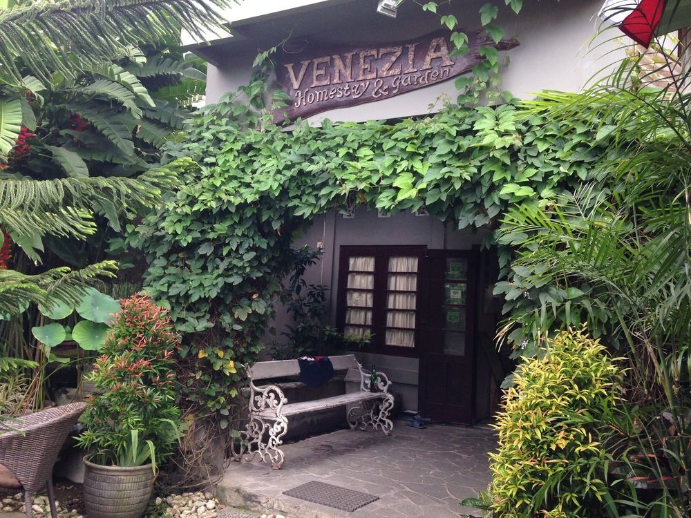 Venezia Homestay&Garden Yogyakarta Exterior foto