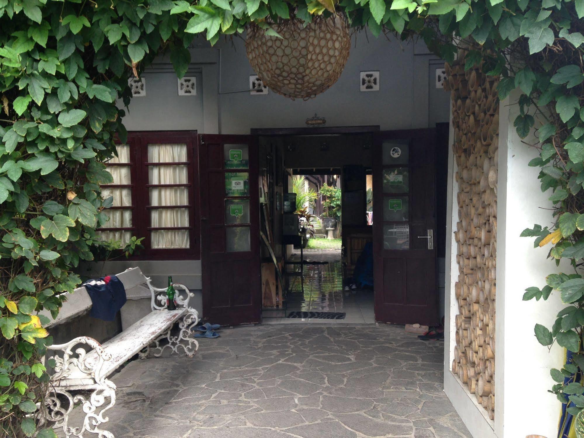 Venezia Homestay&Garden Yogyakarta Exterior foto